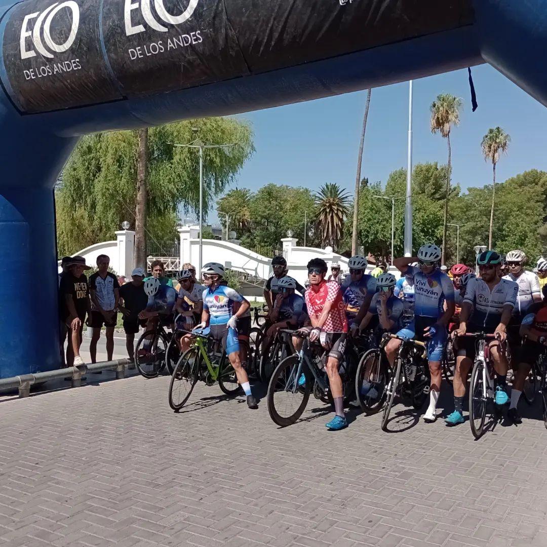 329005585_1319772491921839_7641273255004169234_n