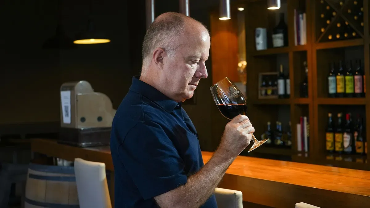 carlos-crotta-bodega-crotta-vino-degustacion-copa-vino (1)