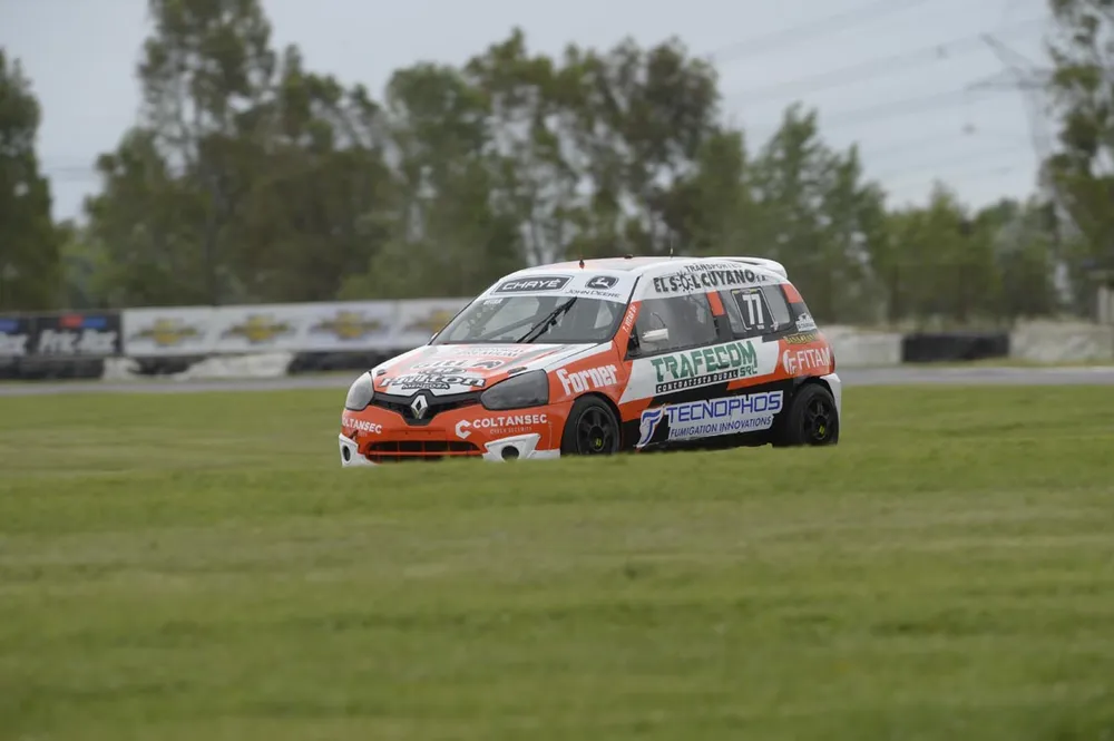 el-clio-tomy-fue-el-mas-rapido-las-series-y-saco-una-diferencia-importante-que-alimenta-la-ilusion-titulo-manana-la-plata